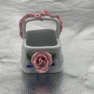 Vintage Silvestri Handcrafted Porcelain‎ Basket With Pink Rose & Bow Accents